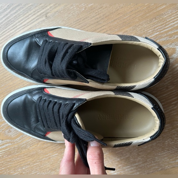 Burberry Sneakers - Picture 4 of 7